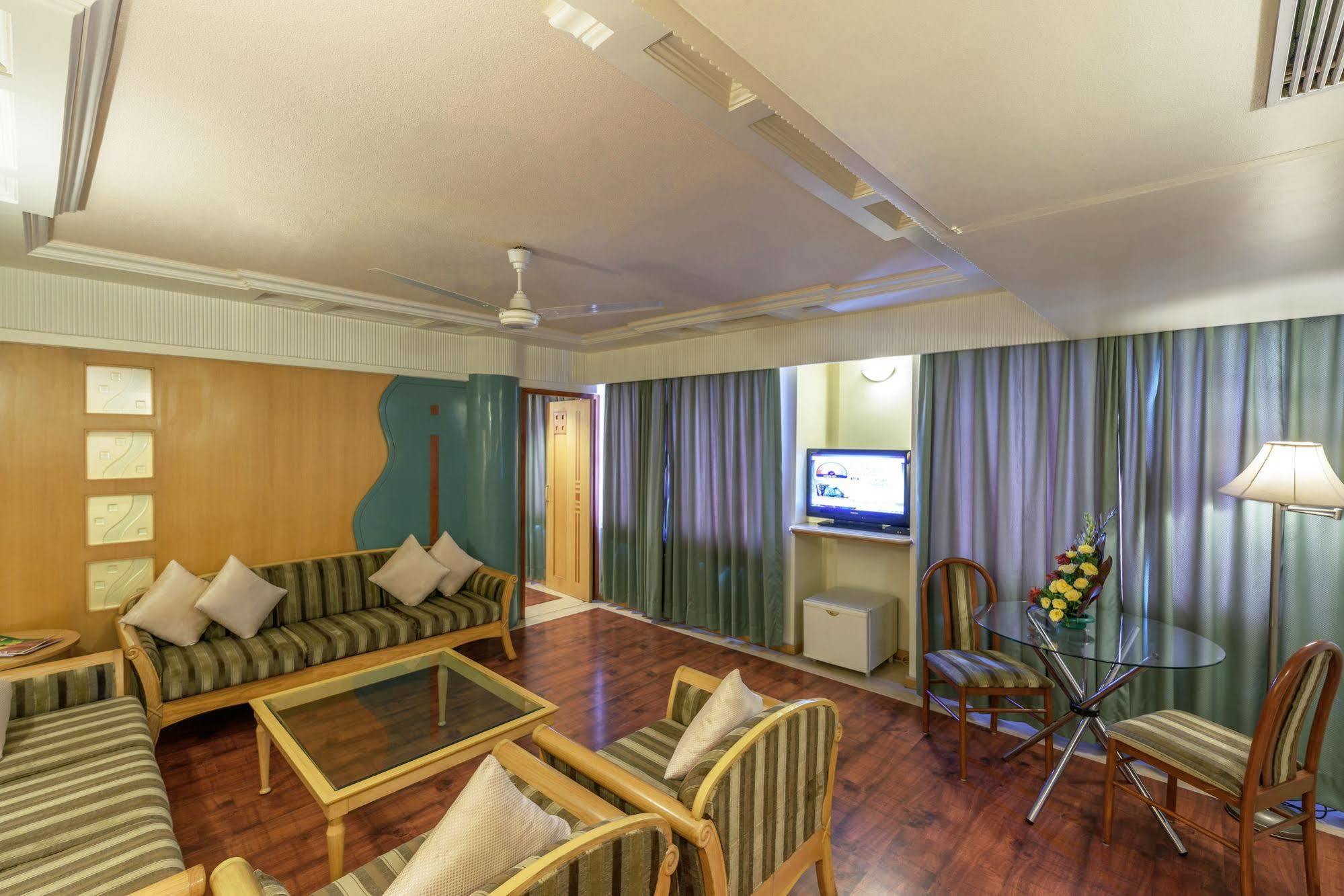 Comfort Inn President Ahmedabad Eksteriør bilde